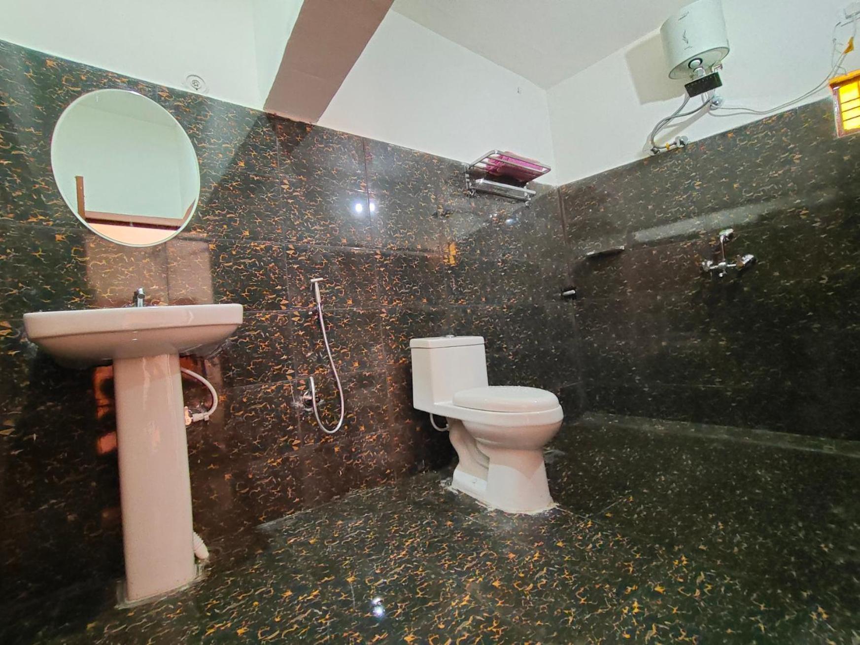 Alaknanda Homestay Karnaprayāg Zewnętrze zdjęcie